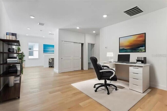 Foto del edificio - 2717 Alamo Dr