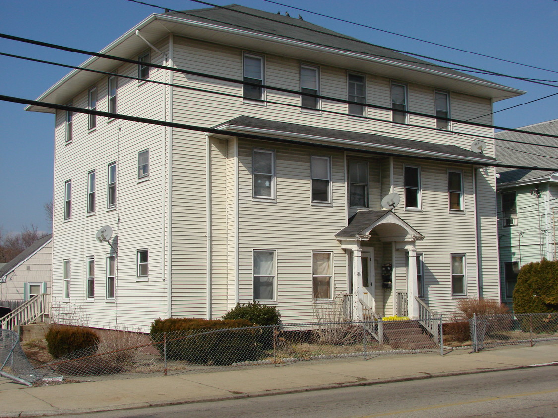 811 Mineral Spring Ave, Pawtucket, RI 02860 - Apartments in Pawtucket ...