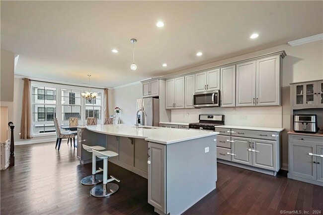 Building Photo - 17 Brentwood Cir
