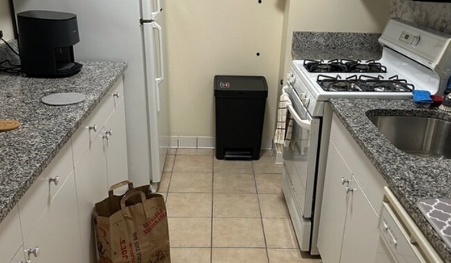 Foto del edificio - 77 Pond Ave