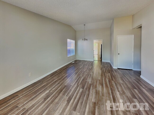 Foto del edificio - 2020 Burnside Dr