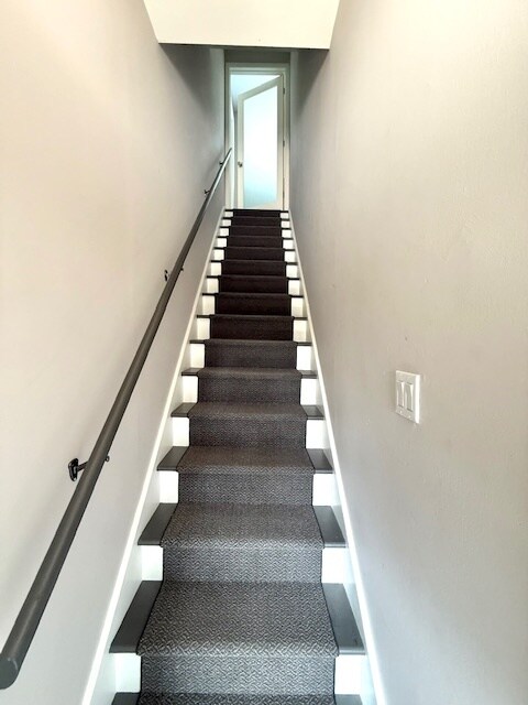 Building Photo - AMAZING OLD South Apartment!  1 Bedroom +D...