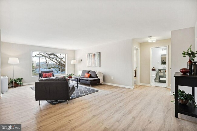 Foto del edificio - 5301 Westbard Cir