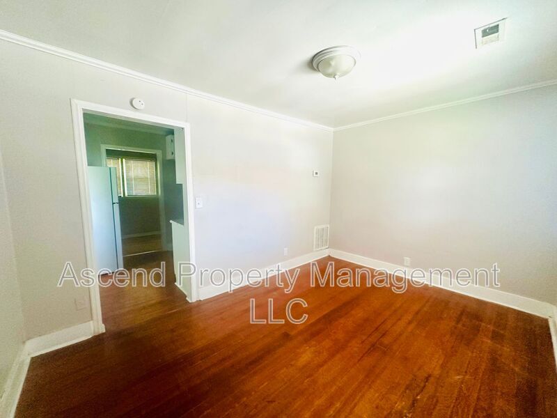 Foto principal - 5317 Spriggs St