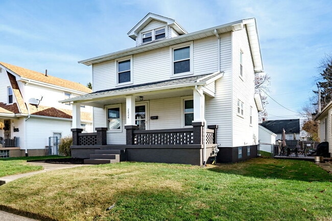 Building Photo - 2824 Dwight Ave