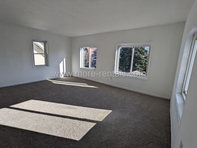 Building Photo - 546 E Jenkins Ave