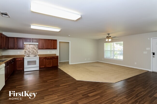 Foto del edificio - 8409 Military Wy