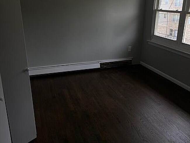 Building Photo - 293 N 13th St