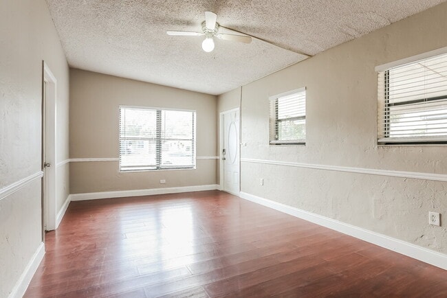 Foto del edificio - 550 NW 29th Terrace