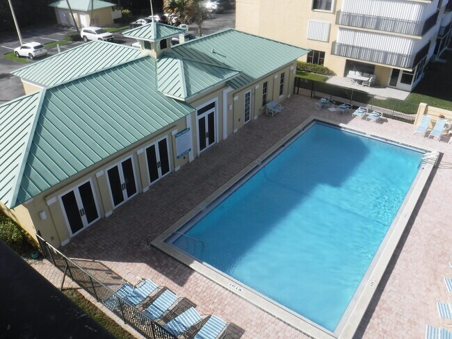 Pool and Clubhouse - 7380 S Ocean Dr