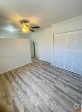 Building Photo - 613 Sharar Ave