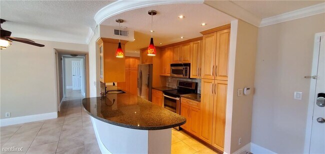 Building Photo - 2 br, 2 bath  - 1600 SE 15th St