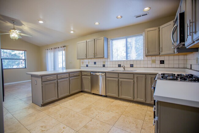 Foto del edificio - 2562 N Fox Run Dr