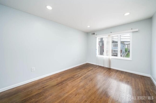 Building Photo - 22 Linden Ave