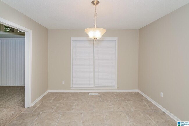 Building Photo - 1005 Dawn Dr