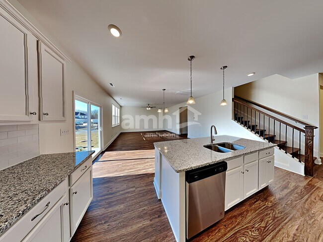 Building Photo - 1331 Lomond Dr