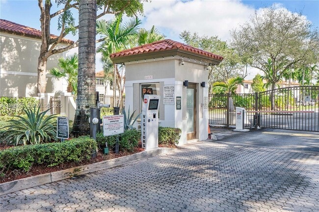 Foto del edificio - 8354 NW 142nd St