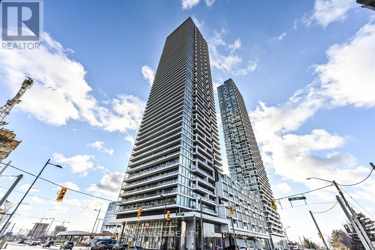 Photo principale - 950 Portage Pkwy