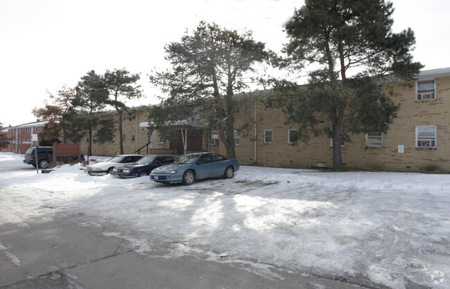 Building Photo - Lindenwood Court Apartments