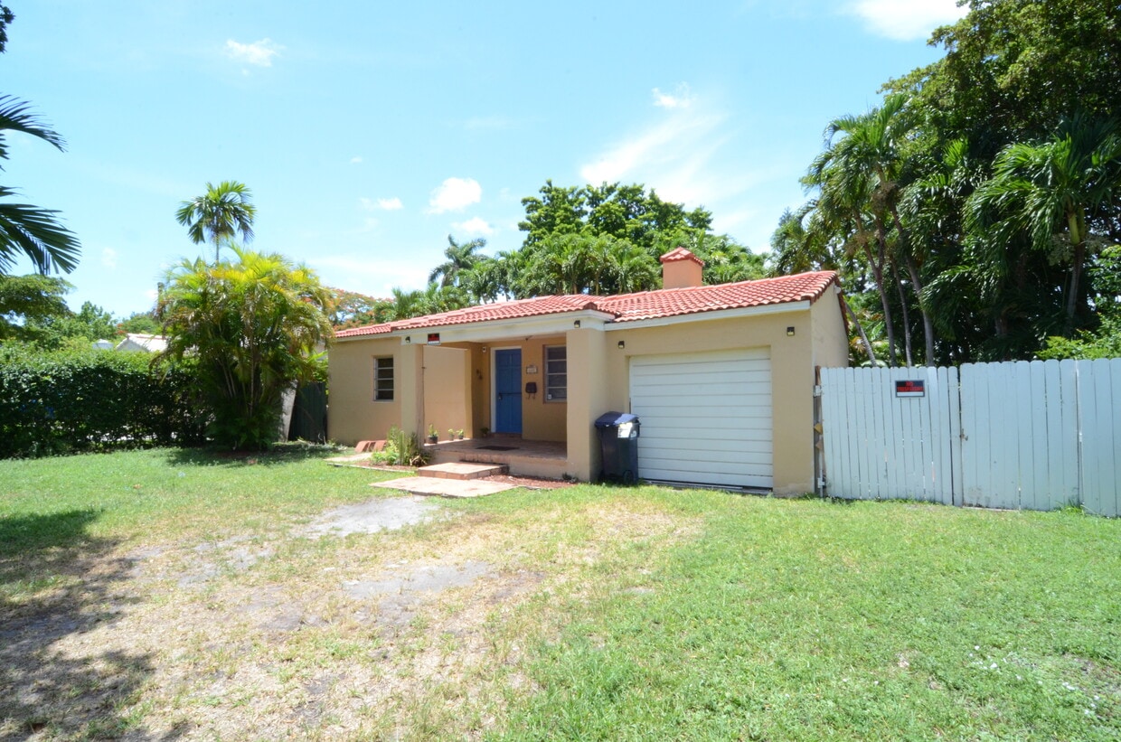 600 Minola Dr, Miami Springs, FL 33166 House Rental in Miami Springs