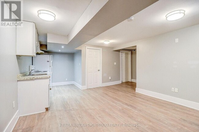 Photo du bâtiment - 962 Willowdale Ave