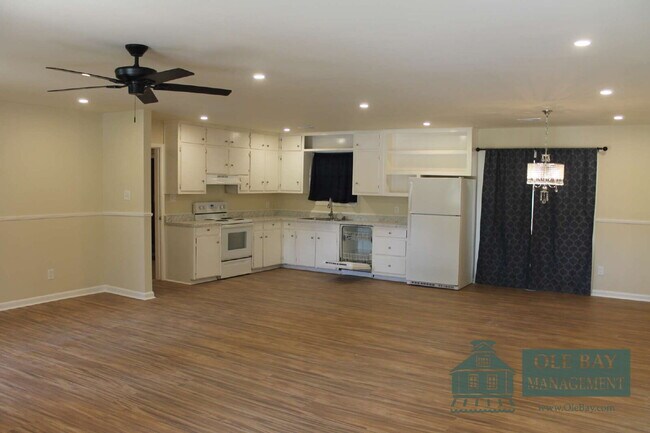 Foto del edificio - 1002 Centerwood Dr