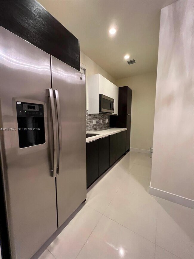 Foto del edificio - 6421 NW 104th Path