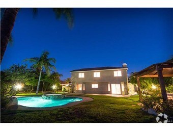 Foto principal - 24075 Highcrest Dr