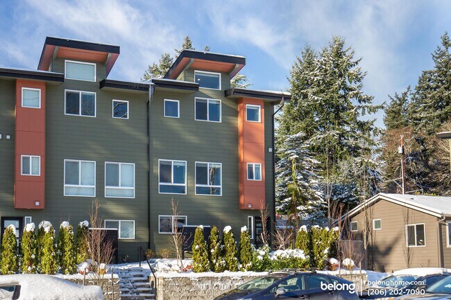 Building Photo - 14920 Manor Way
