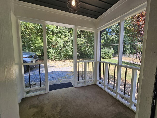 Foto del edificio - 6005 Medlin Heights Rd