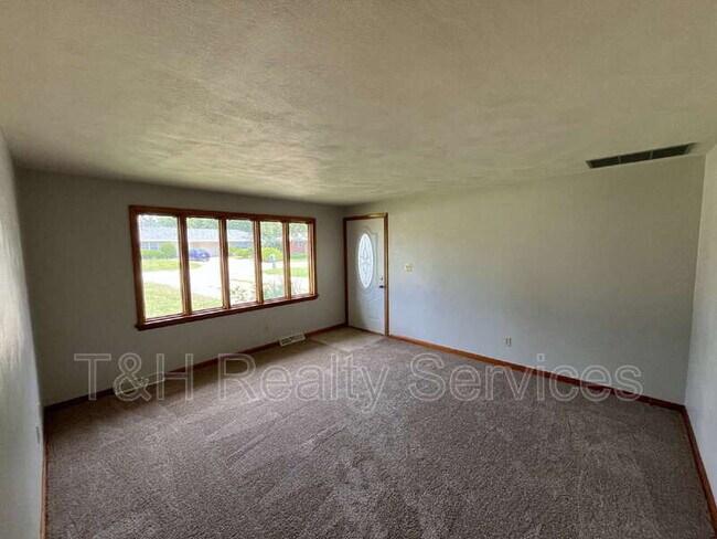 Building Photo - 701 Mellen Dr