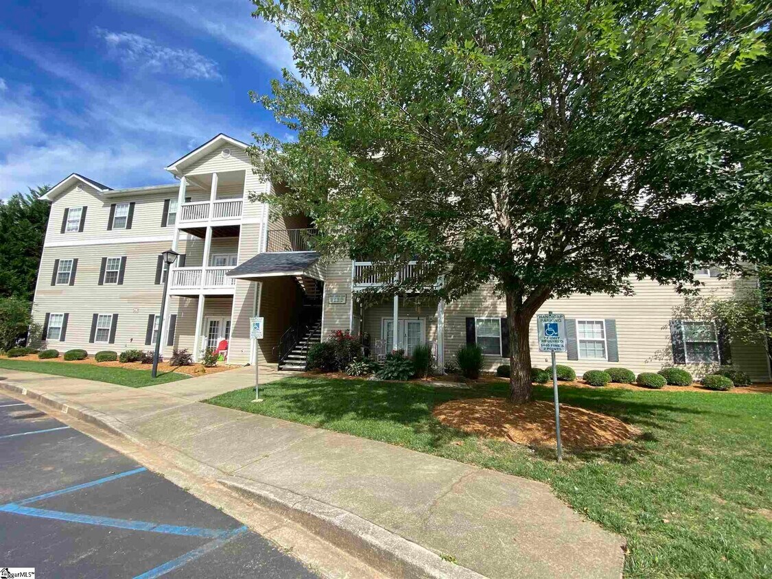 203 McKenna Cir, Greenville, SC 29615 Condo for Rent in Greenville