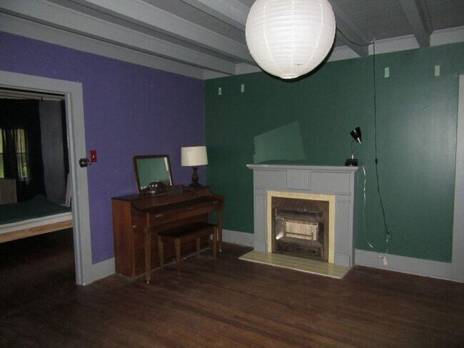 Building Photo - 2 Bedroom / 2 Bath FOR RENT