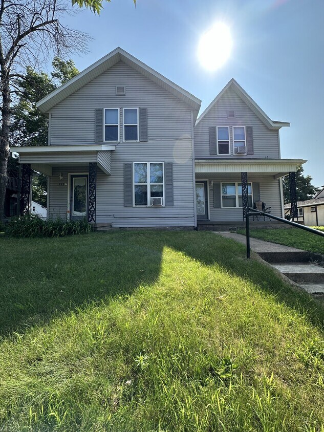Primary Photo - Great 1 bed 1 bath, not far from UWEC
