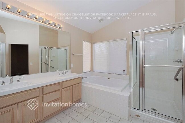 Foto del edificio - 4752 Poppywood Dr