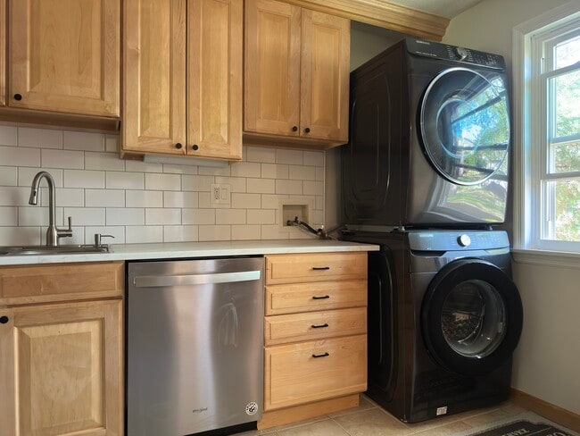Washer/Dryer - 143 Brittany Farms Rd
