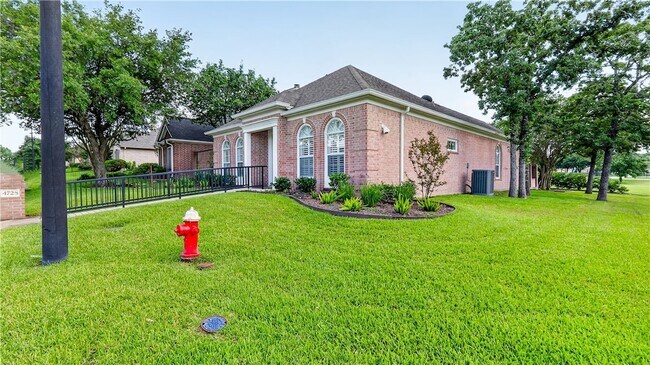 Foto del edificio - 4728 Stonebriar Cir