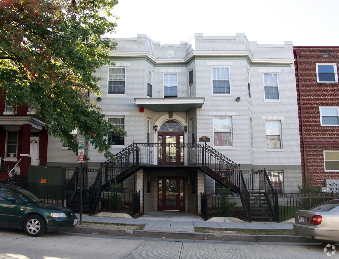 Foto del edificio - Kenyon East