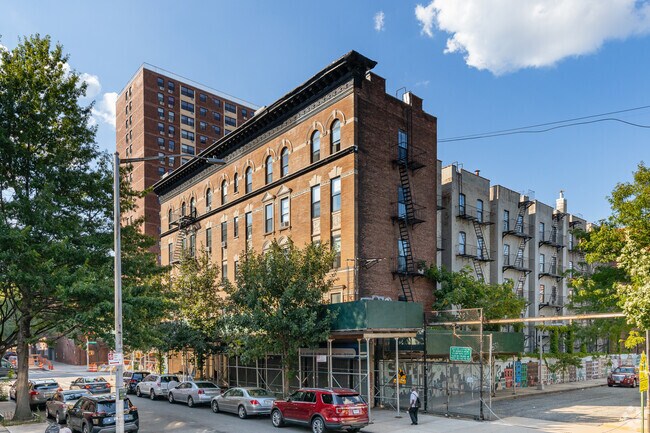 Foto del edificio - 2490 Frederick Douglass Blvd