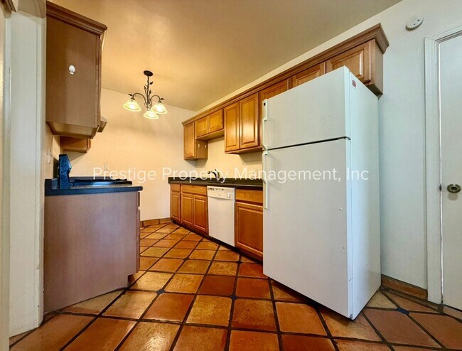 Foto del edificio - 3301 E Flower St