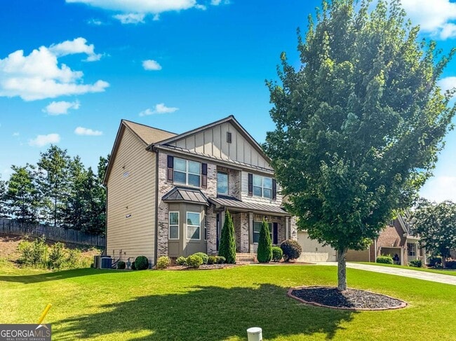 Building Photo - 2435 Manor View