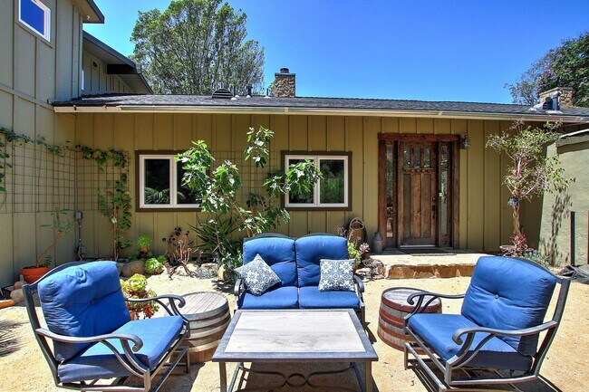Foto del edificio - 3021 Hidden Valley Ln