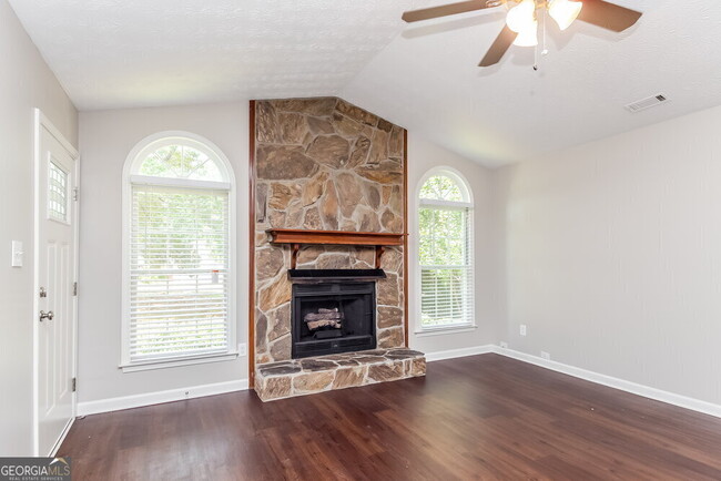 Building Photo - 465 Rosehill Dr