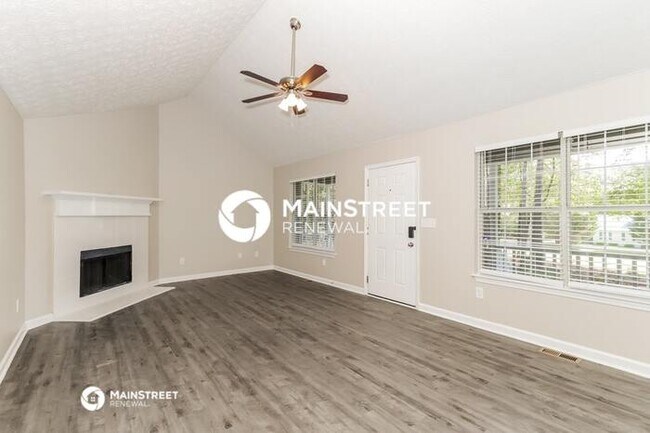 Building Photo - 3 Bedroom Pet-Friendly Home in Locust Grove, GA with Main Street Renewal
