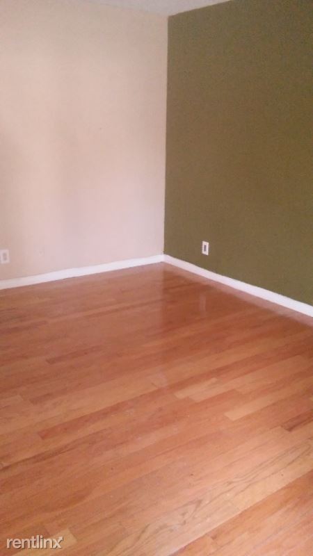 Building Photo - 2 br, 212 bath Townhome - 6920 Woodlake Drive