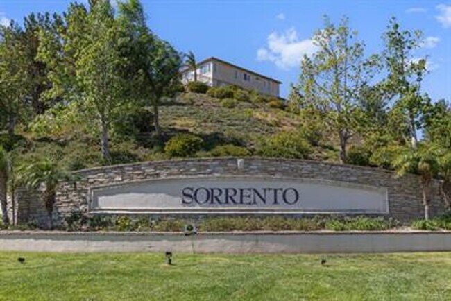 Building Photo - Prestigious 3+2.5 Beauty in guard-gated co...