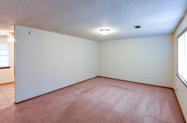 Building Photo - 153 Shady Ln
