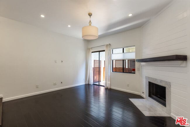 Foto del edificio - 12601 Matteson Ave