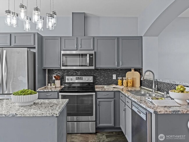 Building Photo - 3717 S Holly Park Dr
