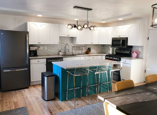 3 bed 1 bath - beautiful Southside flats home, central air, in unit laundry, udpated - 3 bed 1 bath - beautiful Southside flats home, central air, in unit laundry, udpated